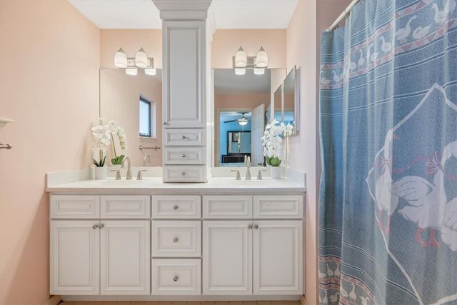 635 Centre Court SW 101, Vero Beach, FL 32962