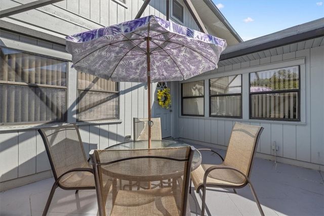 635 Centre Court SW 101, Vero Beach, FL 32962