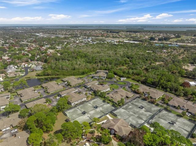 635 Centre Court SW 101, Vero Beach, FL 32962