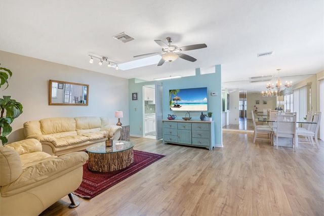 635 Centre Court SW 101, Vero Beach, FL 32962