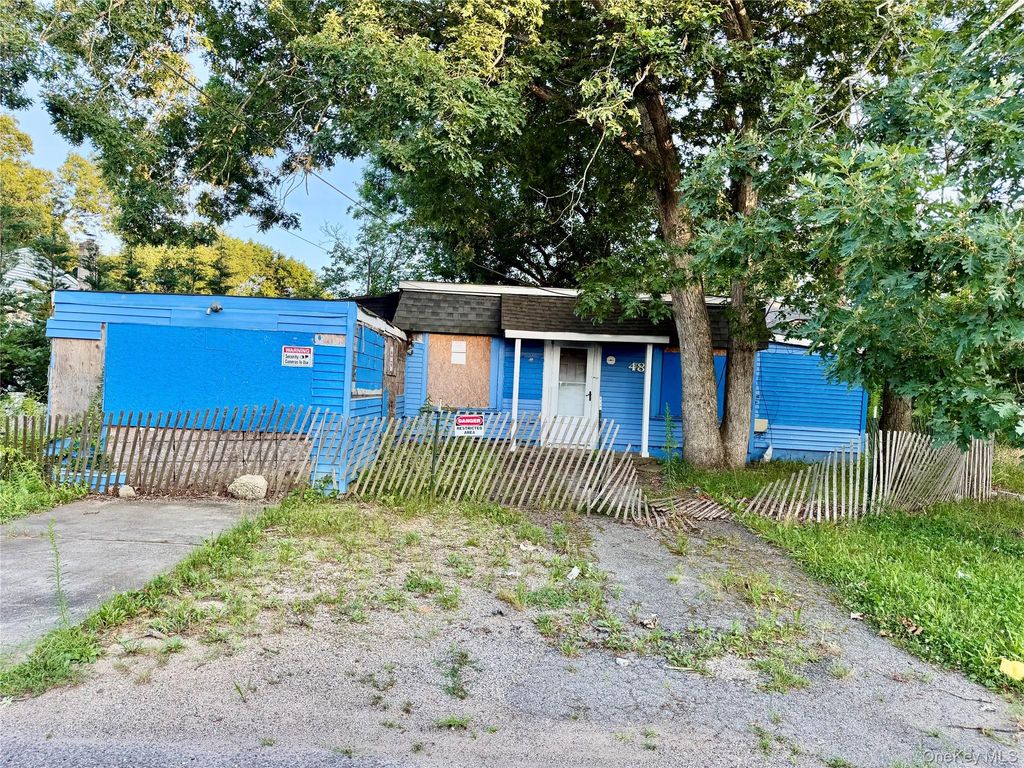 48 Cocoanut Street, Central Islip, NY 11722