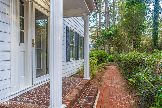 102 James Creek Road, Southern Pines, NC 28387