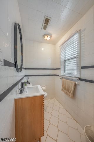 67 Woodbine Cir, New Providence Boro, NJ 07974