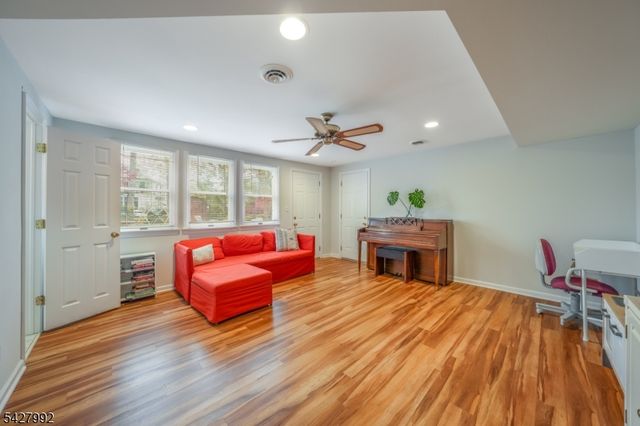 67 Woodbine Cir, New Providence Boro, NJ 07974