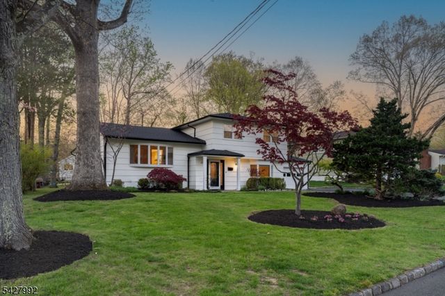 67 Woodbine Cir, New Providence Boro, NJ 07974