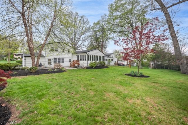 67 Woodbine Cir, New Providence Boro, NJ 07974