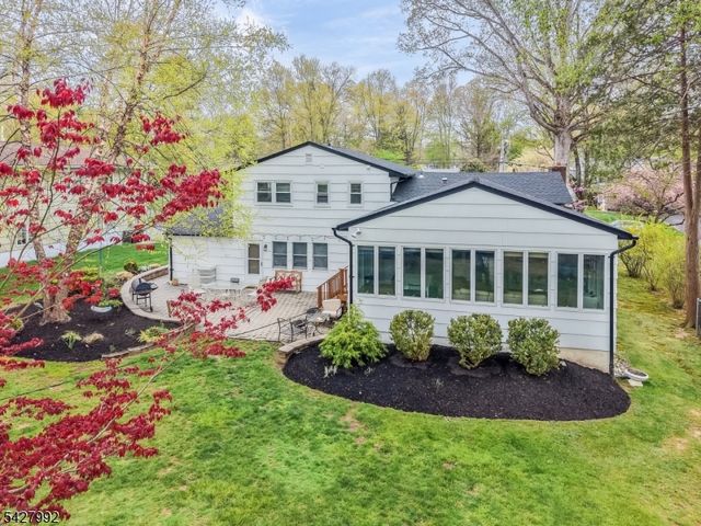 67 Woodbine Cir, New Providence Boro, NJ 07974