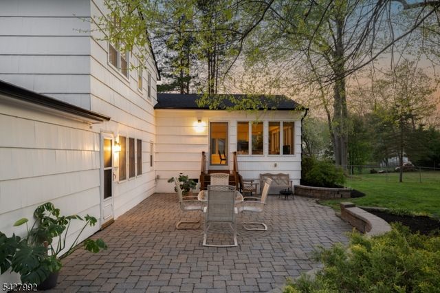 67 Woodbine Cir, New Providence Boro, NJ 07974