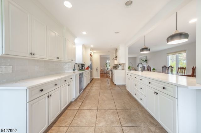 67 Woodbine Cir, New Providence Boro, NJ 07974