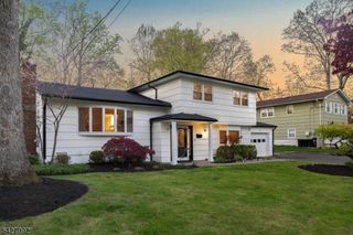67 Woodbine Cir, New Providence Boro, NJ 07974