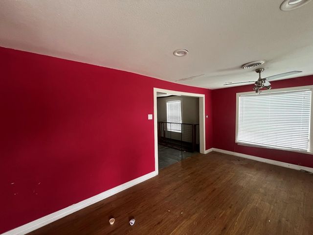 1039 W Cavalcade Street, Houston, TX 77009