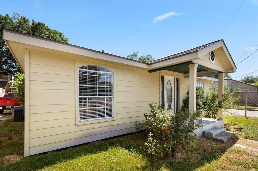1039 W Cavalcade Street, Houston, TX 77009