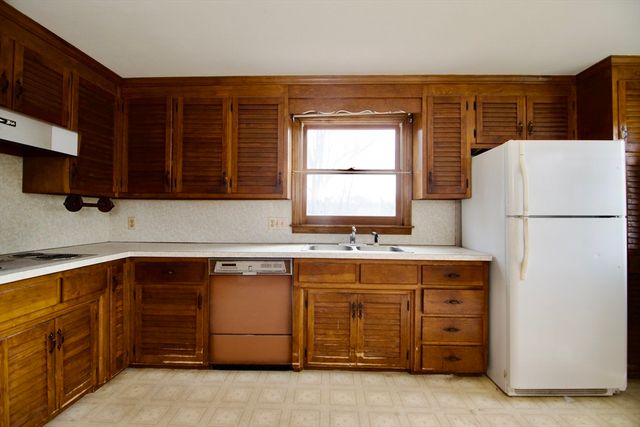 21 Carmel Ln, Agawam, MA 01030