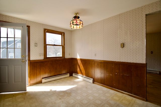 21 Carmel Ln, Agawam, MA 01030