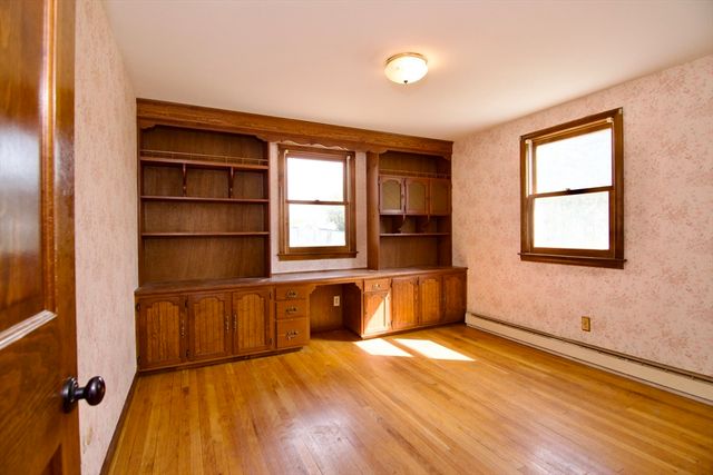 21 Carmel Ln, Agawam, MA 01030