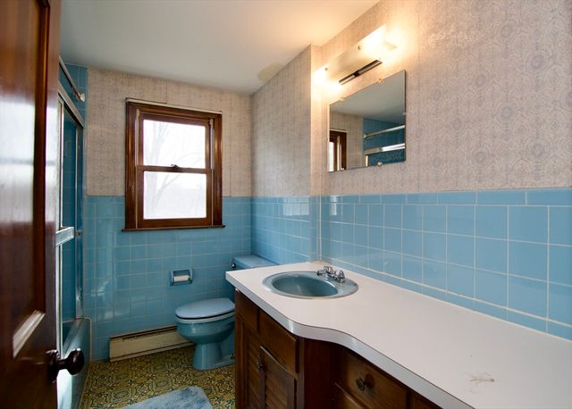 21 Carmel Ln, Agawam, MA 01030