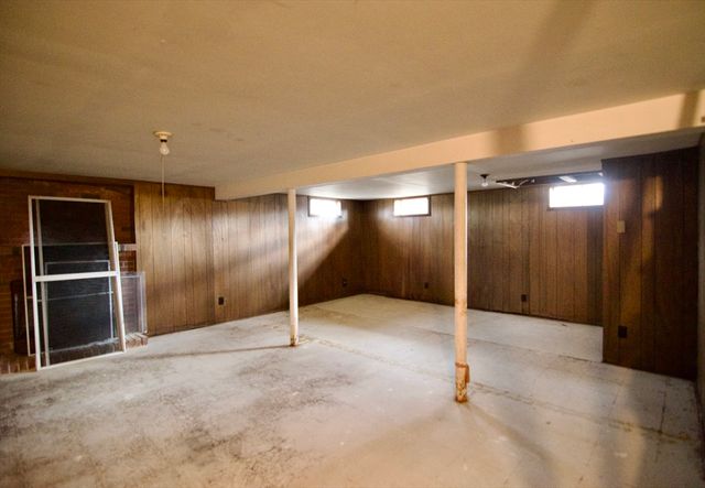 21 Carmel Ln, Agawam, MA 01030