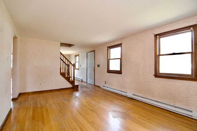21 Carmel Ln, Agawam, MA 01030