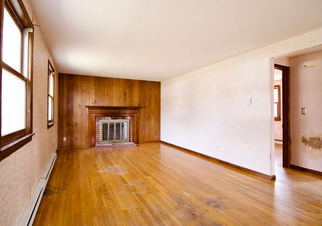 21 Carmel Ln, Agawam, MA 01030