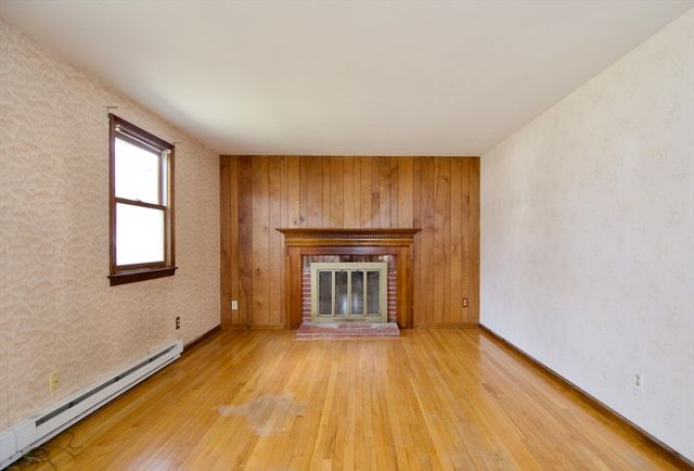 21 Carmel Ln, Agawam, MA 01030
