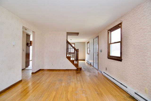 21 Carmel Ln, Agawam, MA 01030