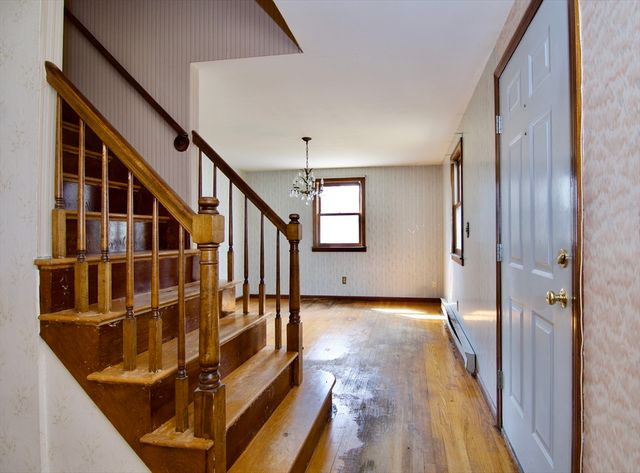 21 Carmel Ln, Agawam, MA 01030
