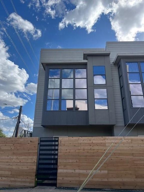 1045 Bonner Street, Houston, TX 77007