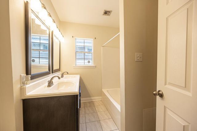 614 Lafourche St, Lockport, LA 70374