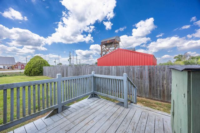 614 Lafourche St, Lockport, LA 70374