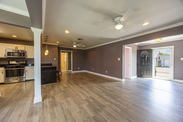 614 Lafourche St, Lockport, LA 70374