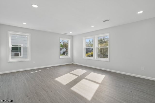 26 Hunterdon Rd, West Orange Twp., NJ 07052