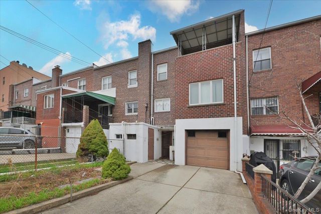 20-03 35th Street, Astoria, NY 11105