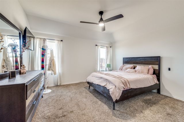 841 Glover Drive, Aubrey, TX 76227