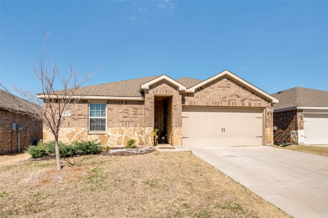 841 Glover Drive, Aubrey, TX 76227