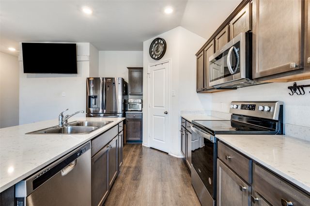 841 Glover Drive, Aubrey, TX 76227