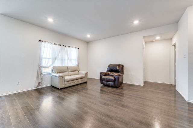 841 Glover Drive, Aubrey, TX 76227