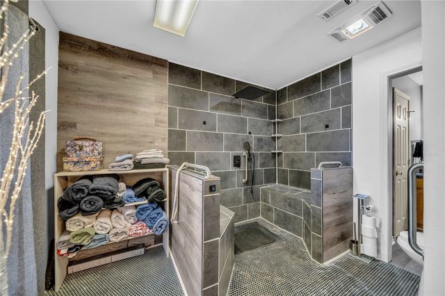 6 West Trail Lane, Hilltop Lakes, TX 77871