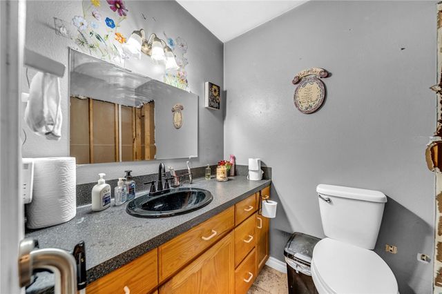 6 West Trail Lane, Hilltop Lakes, TX 77871