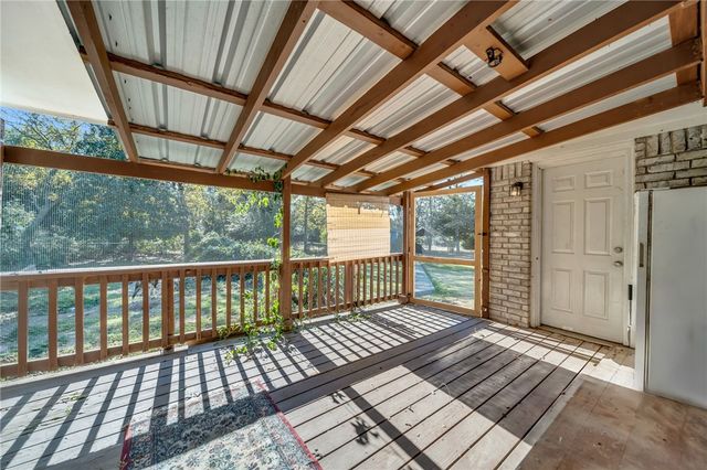 6 West Trail Lane, Hilltop Lakes, TX 77871