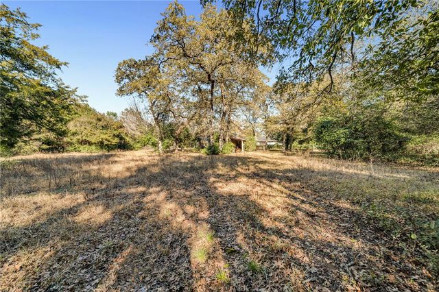 6 West Trail Lane, Hilltop Lakes, TX 77871