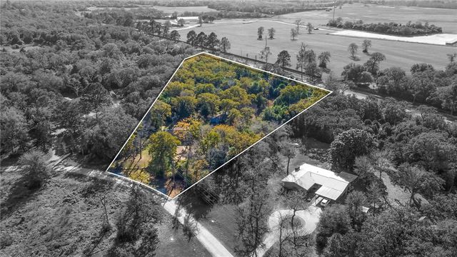 6 West Trail Lane, Hilltop Lakes, TX 77871