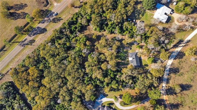 6 West Trail Lane, Hilltop Lakes, TX 77871