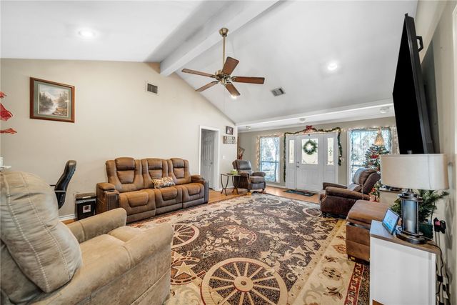 6 West Trail Lane, Hilltop Lakes, TX 77871