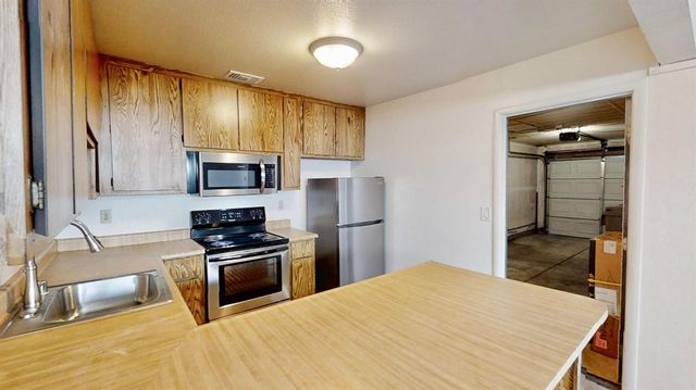 6 Topam Ct, Sacramento, CA 95833