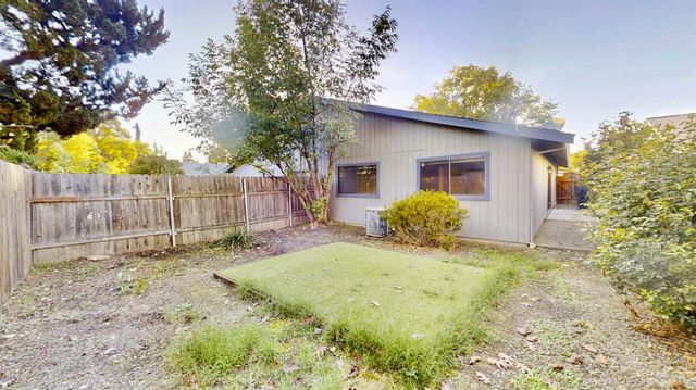 6 Topam Ct, Sacramento, CA 95833