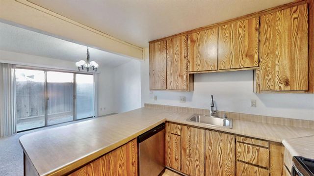 6 Topam Ct, Sacramento, CA 95833