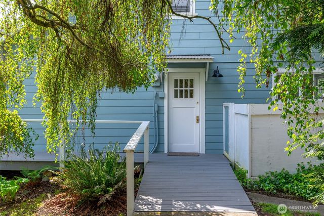 5392 Shore Meadow Road, Freeland, WA 98249