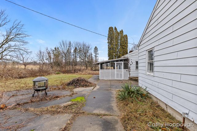 1193 N State Road, Ionia, MI 48846