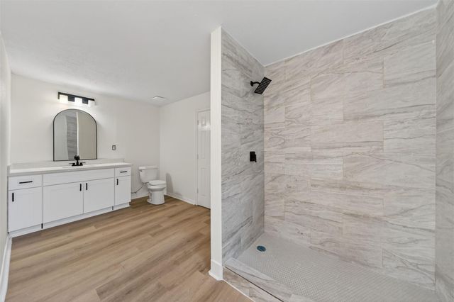 907 S 3rd Street, La Porte, TX 77571