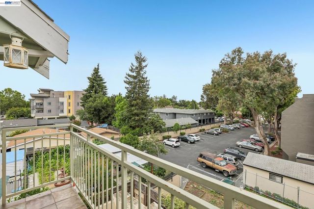 2330 University Ave 330, East Palo Alto, CA 94303
